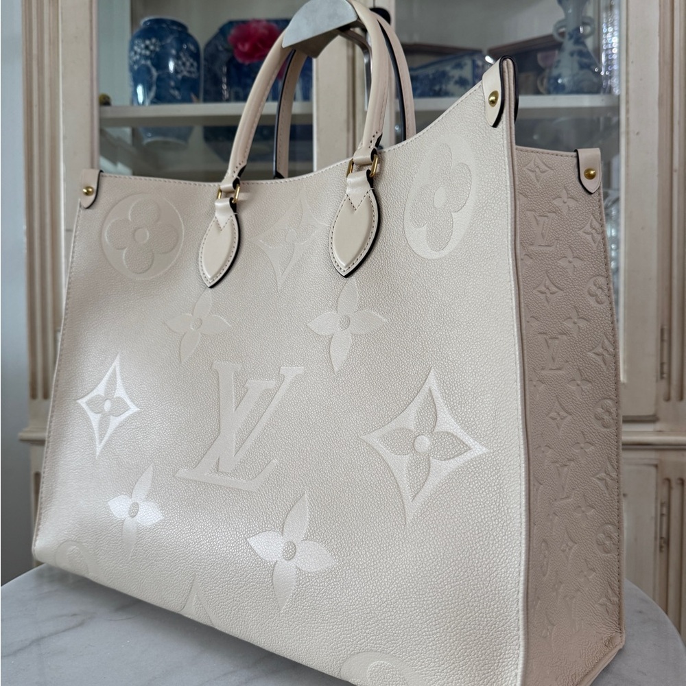 **SOLD**  Louis Vuitton Onthego GM Cream Ivory Monogram Tote